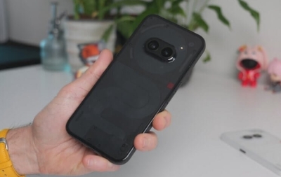 Nothing Phone (2a) — настоящий смартфон для народа! Он намного круче Xiaomi и Samsung